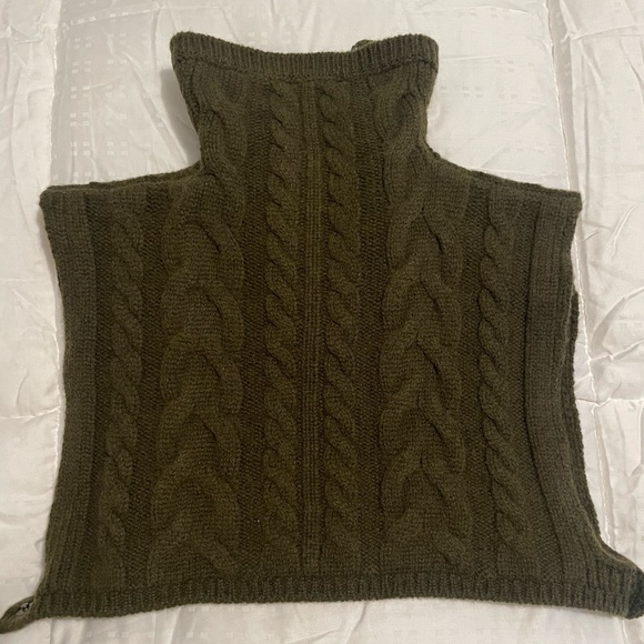 Etro army green cable knit vest w/ logo! - Picture 5 of 6